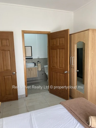 Appartement de 2 chambres au rez-de-chaussée à louer – Flic en Flac | Jardin | Rs 43,000