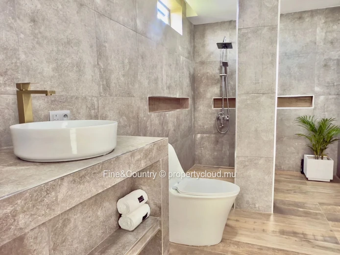 For Sale – Penthouse with Private Pool & Rooftop