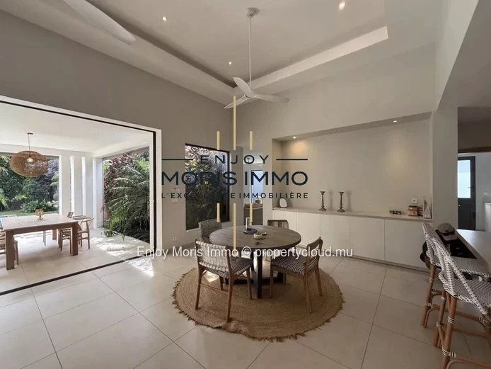 Villa contemporaine de prestige à louer à Grand Baie – 4 chambres | Piscine privée | Résidence sécurisée | 300 m²