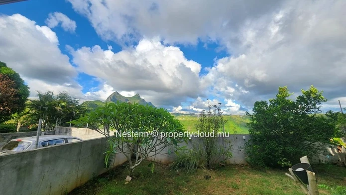 House overlooking the ravine with magnificent views 