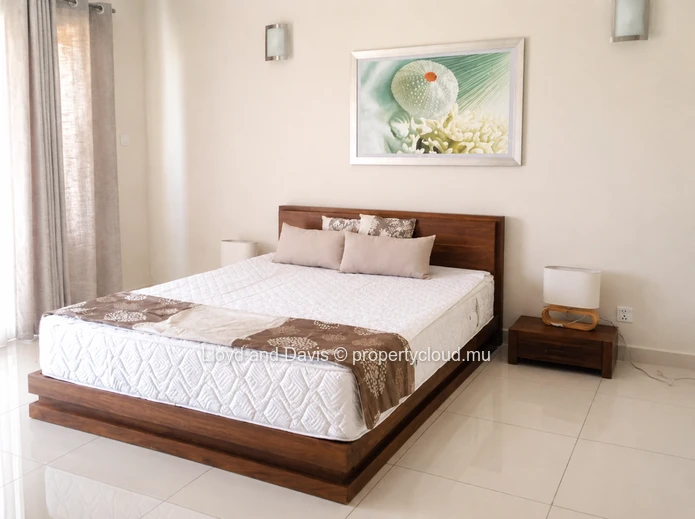 3-Bedroom Duplex with Sea and Mountain Views