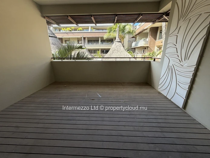 Grand Baie RES Apartment To Renovate | Rs 9M | Great Value