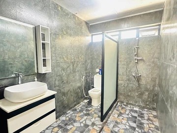 5 Bedroom Villa