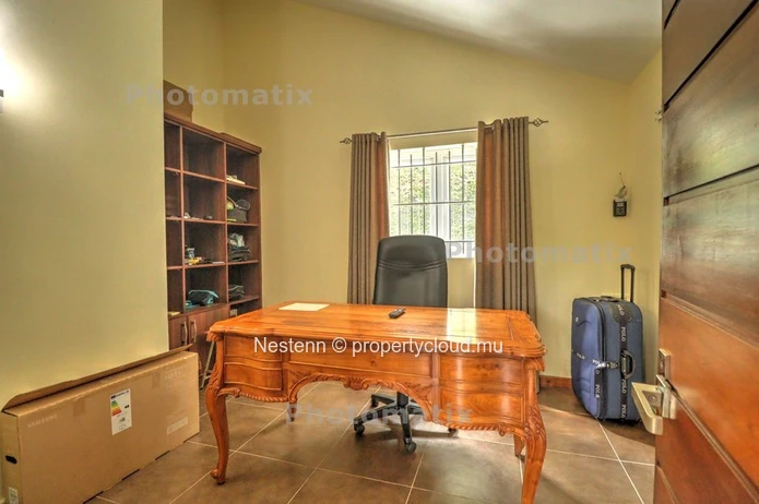 Sophisticated villa  of 418m2 with lush garden, pool & scenic terraces