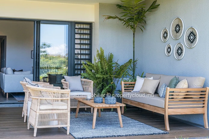 "Stunning 3 Bedroom Apartment with Communal Pool and Sea Views in St Antoine - Only Rs 26,5M!"