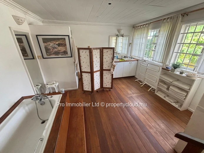 SPACIOUS FAMILY RESIDENCE WITH INDEPENDENT STUDIO & EXTENSIVE OUTBUILDINGS Pereybere Grand Baie.