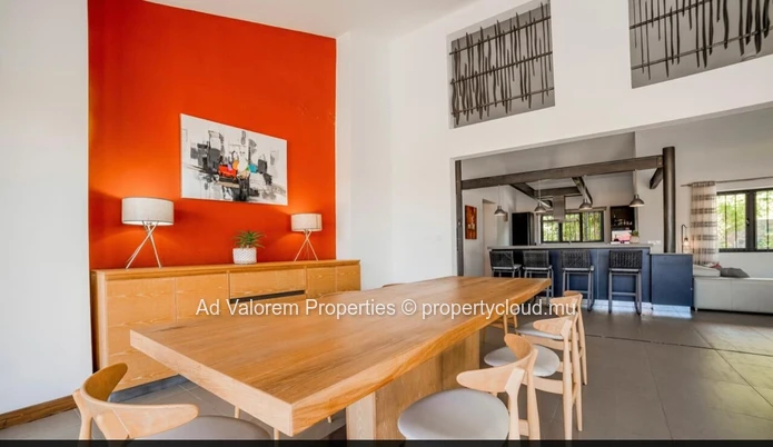 Maison spacieuse de 4 chambres avec piscine à Rivière Noire