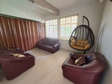 6 Bedroom House