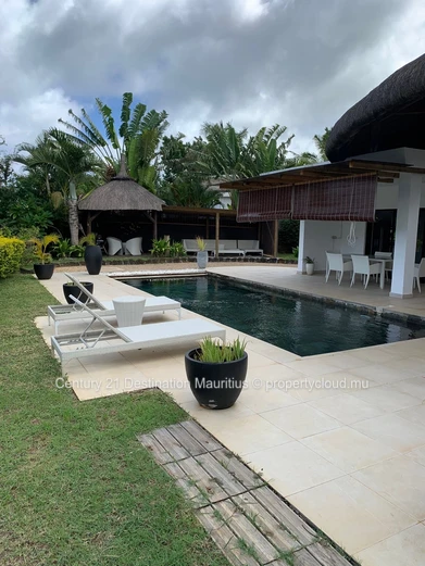 Location d'Exception : Chef-d'Œuvre Architectural au Domaine Mon Île