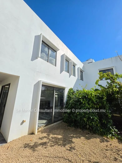 Villa 5 chambres à vendre à Vacoas, 210 m² habitables