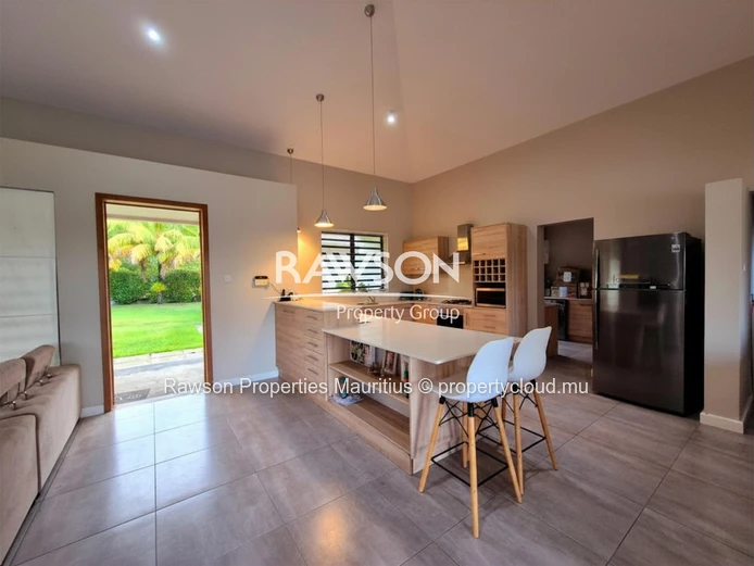Maison d’Exception de 4 Chambres à Louer | Domaine Sécurisé à Tamarin | Vue sur les Montagnes & Jardin de 4 221 m² 
