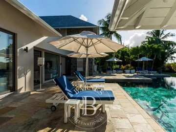 6 Bedroom Villa