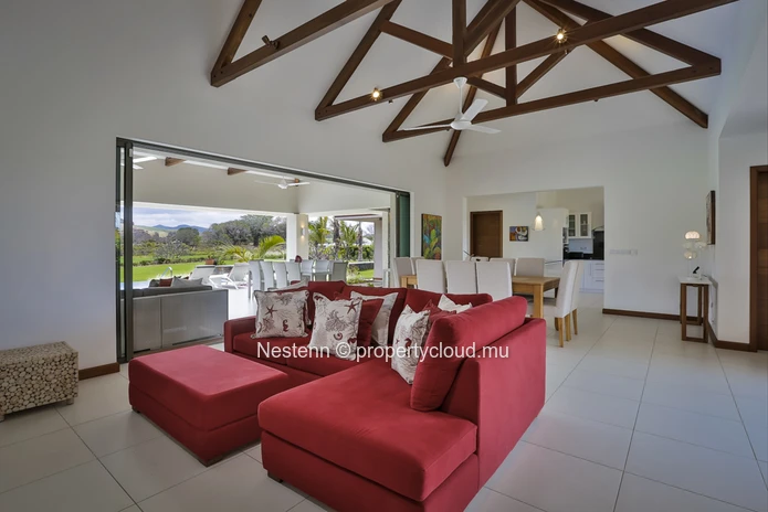 Modern villa of 4 bedrooms in a secure residence