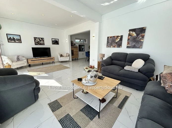 3-Bedroom Villa, Veranda, Swimming Pool And Rooftop – Calodyne
