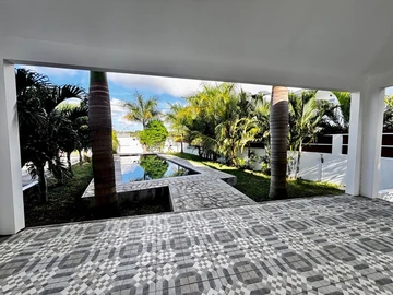 5 Bedroom Villa