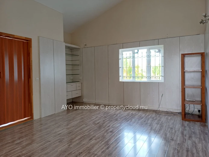 Belle maison semi meublée de 4 chambres avec piscine à Saint Antoine
