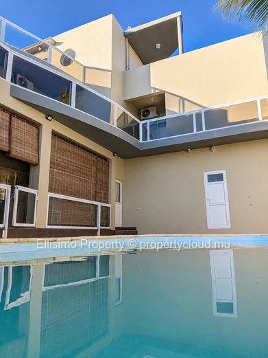Villa de 5 chambres à Louer 