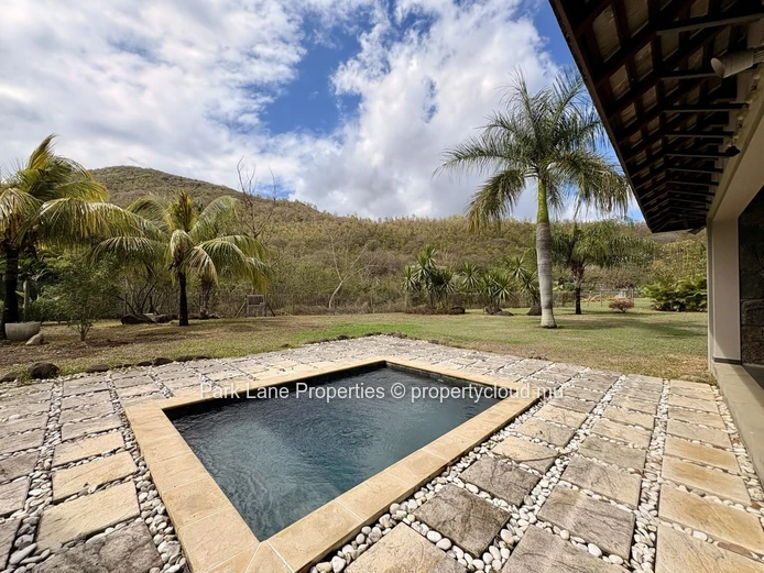 Maison familiale tranquille avec vue sur la montagne dans un domaine sécurisé