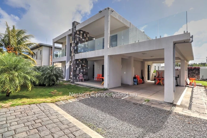 Viila avec 4 chambres, un espace bureau et une cuisine entièrement équipée