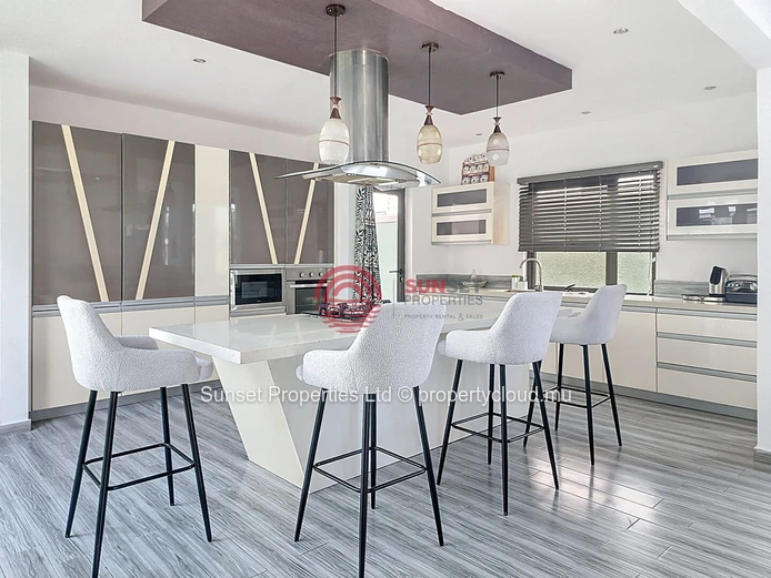 Spacious Family Villa | 4 Bedrooms | 10 Mins from the Beach