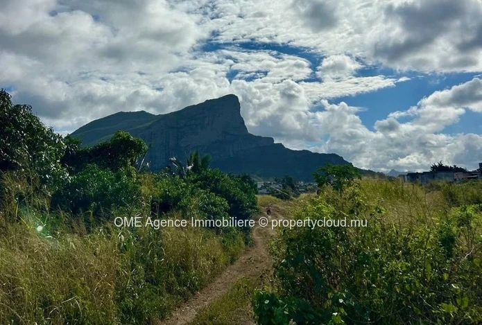 Terrain résidentiel de 7 498 m² | Fort potentiel d'investissement