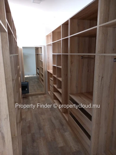 Modern 5 bedrooms house for sale