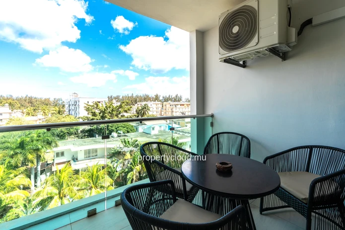 À vendre appartement 3 chambres au dernier étage avec jacuzzi et vue dégagée Flic en Flac ile Maurice vue imprenable ...