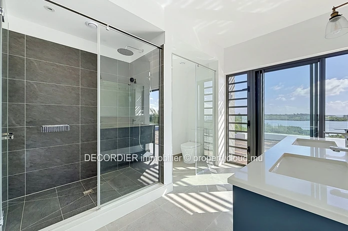 Exclusive Penthouse with Breathtaking Lagoon Views
