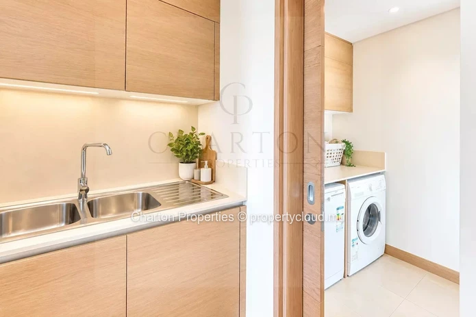 Exceptional 3-bedroom penthouse on the top floor, with golf view in the heart of Mont Choisy