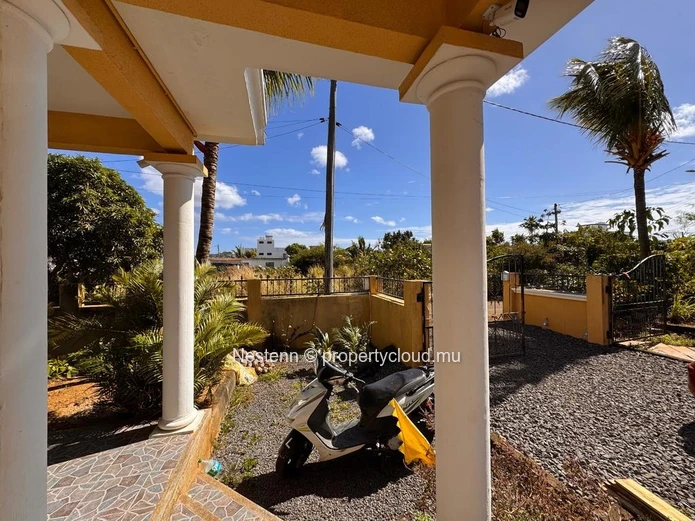 Villa contemporaine en duplex de 4 chambres dans un quartier calme.