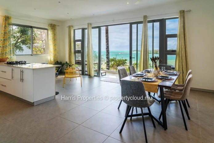 Superbe appartement en bord de mer situé dans un complexe sécurisé à Trou d’Eau Douce disponible à louer