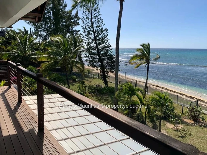 POINTE AUX CANONNIERS - Beachfront Villa with 4 Bedrooms