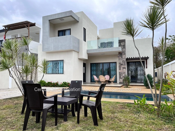 Beautiful contemporary home on Chemin 20 Pieds, directly opposite Chemin Moulin Cassé.
