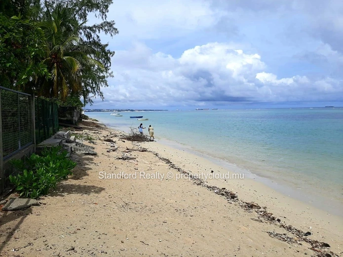 Villa à Vendre – 6 Chambres, Tombeau Bay, Nord