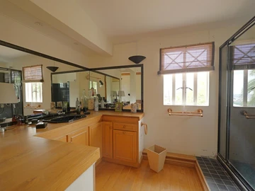 5 Bedroom Villa