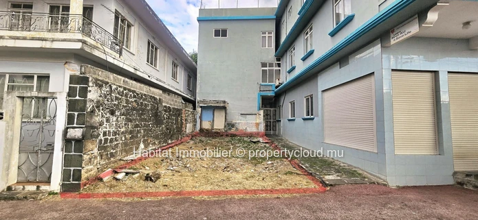 Residential plot 19.5 toises (74 m²), ideally located in Port-Louis