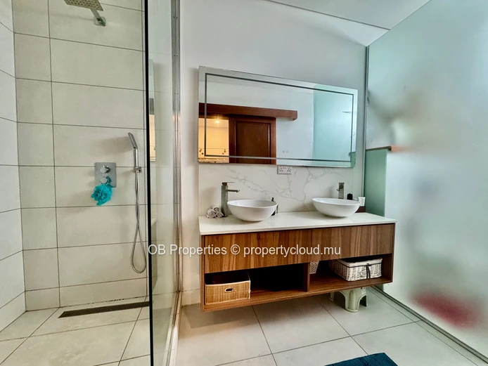 Exceptional 3-Bedroom Apartment with Sea View