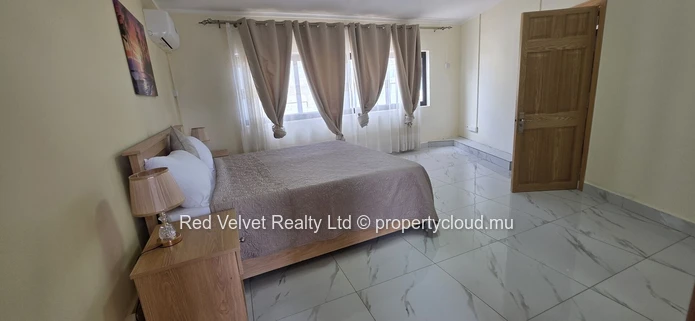 Penthouse de luxe 4 chambres avec vue sur l'océan et grande terrasse – Flic en Flac | Rs 80,000