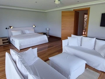 5 Bedroom Villa