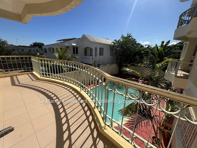 Appartement 3 chambres de 120 m² avec piscine à vendre à Albion