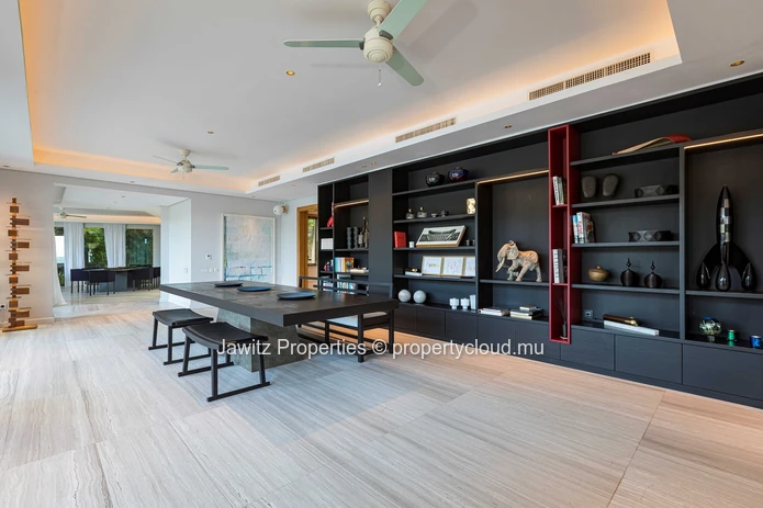 Exceptional villa ideally located in the Solaia neighbourhood with view of the lagoon