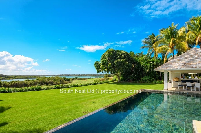 Exceptional 6-Bedroom Golffront Villa with Panoramic Sea & Île aux Cerfs Views