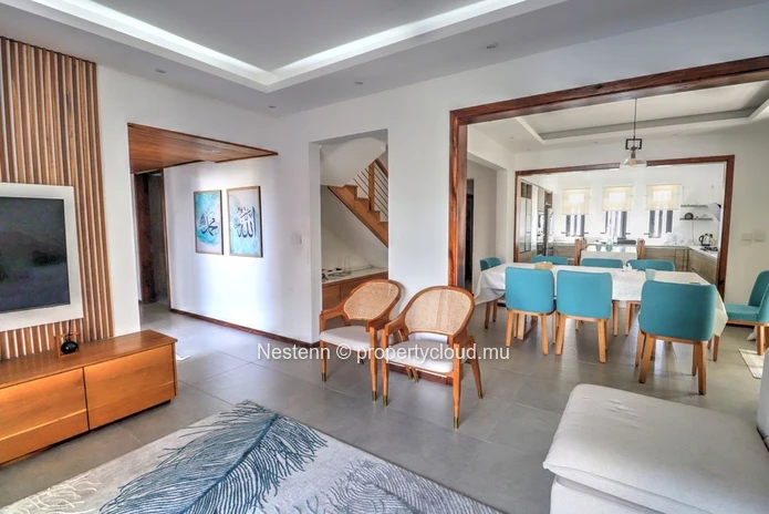 Viila avec 4 chambres, un espace bureau et une cuisine entièrement équipée