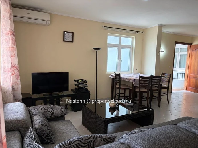 Charmant appartement de 2 chambres avec piscine et parking sécurisé