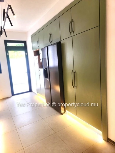 FOR SALE :  5-Bedroom Townhouse – Floréal – Rs – CALL 