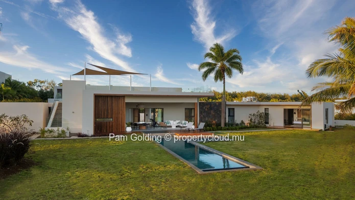 Villa de Luxe à Vendre à Anahita Mauritius | Vue Golf, Accès Mer & Piscine Privée