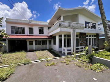 Maison à étage sur un terrain de 1393 m² pour espace bureau à Vacoas