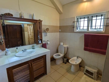 6 Bedroom House
