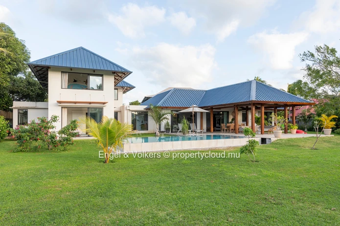 Fully Furnished 5-Bedroom Villa with Pool & Large Garden on Mauritius' East Coast