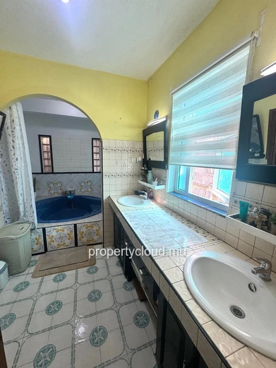 Albion – À vendre, deux villas avec piscine, proches de la plage